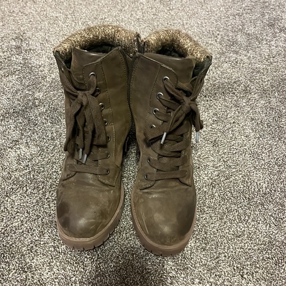 Boots - Picture 3 of 6